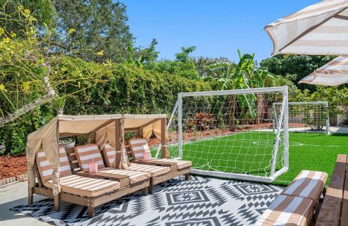 Anona Villa | Luxury 8-BR Villa w Pool Soccer - 20 Guests