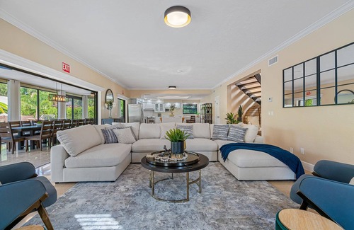 Anona Villa | Luxury 8-BR Villa w/Pool & Soccer - 20 Guests!