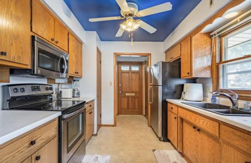Milwaukee House | Luxury 8 guest, King Bed, garage