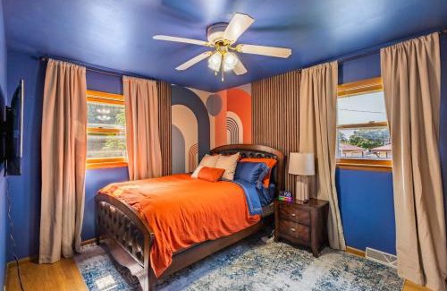 Milwaukee House | Luxury 8 guest, King Bed, garage