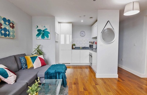 The Westside Apartment | Luxury 9ine Stunning Broad Street Apartment
