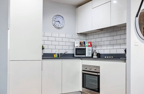 The Westside Apartment | Luxury 9ine Stunning Broad Street Apartment