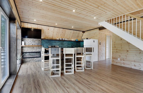 Greater Madawaska House | Luxury A frame retreat, relax and get cozy at Woodz Up. Pet friendly!