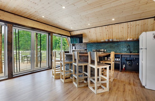 Greater Madawaska House | Luxury A frame retreat, relax and get cozy at Woodz Up. Pet friendly!