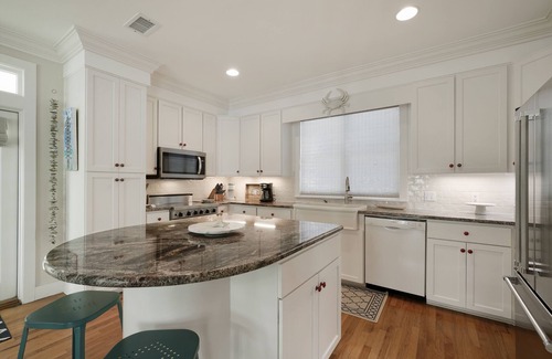 Seaside Cottage | Luxury Accommodations in the Heart of Seaside, FL + 2 Adult Bikes!