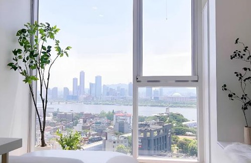 Hapjeong-dong Apartment | Luxury accommodation overlooking the river