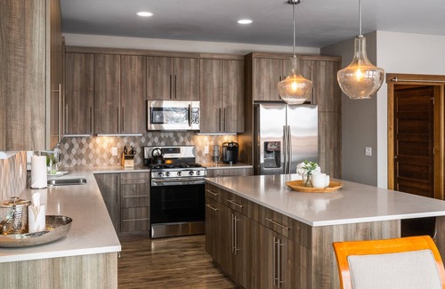 Bozeman House | Luxury Accommodations on the Park with Big Mountain Views