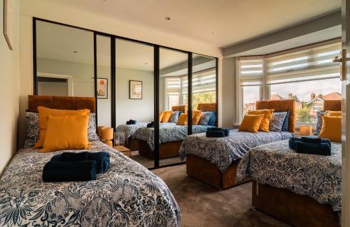 Enfield Lock House | Luxury Affordable Business Stay With Pool Table