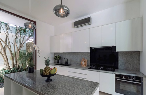 Petitenget House | Luxury Amara Pradi Chef and Staff included lvid5