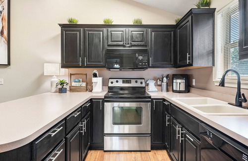 Branson West Condo | Luxury Amidst Nature: Modern 2 Bedroom Condo near Silver Dollar City