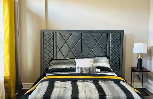 Addison Apartment | Luxury and 1-bedroom apartment with fitness room, WiFi in phenomenal Addison