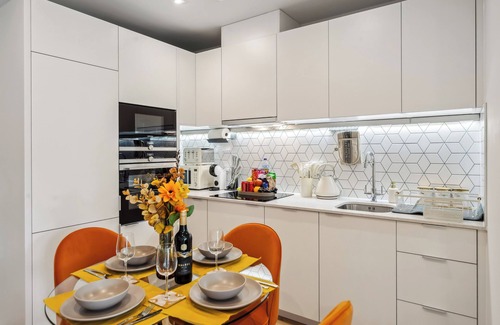 Coombe Hill Apartment | Luxury Apartment in West Wimbledon