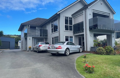 Langs Beach Apartment | Luxury Apartment at Lang's Beach Scenic Resort with a full range of amenities.