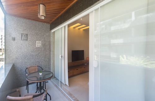 Centro Apartment | LUXURY APARTMENT brand new building in front of Praia do Forte with WIFI + NETFLIX