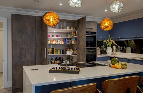 Farnham Apartment | Luxury Apartment in 18th century listed Hotel conversion