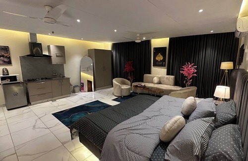 Bahria Town Apartment | Luxury Apartment in Gulberg City Center Views