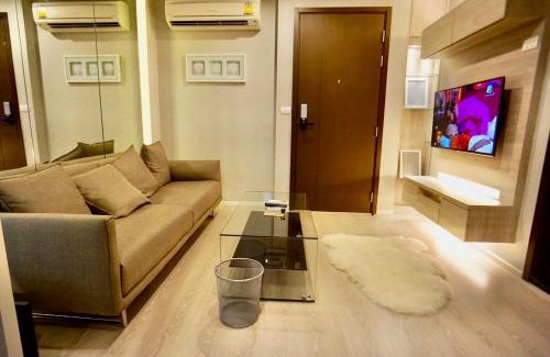 Thung Maha Mek Apartment | Luxury Apartment near Downtown (Pick-up Service)
