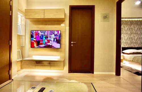 Thung Maha Mek Apartment | Luxury Apartment near Downtown (Pick-up Service)