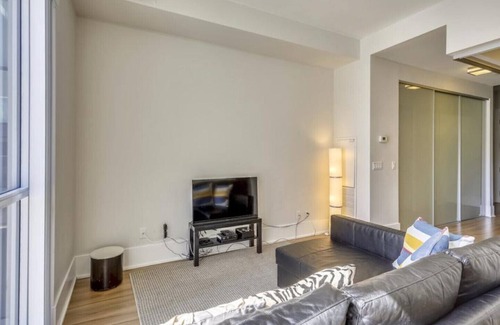 Humber Bay Shores House | Luxury apartment on Front Street West II