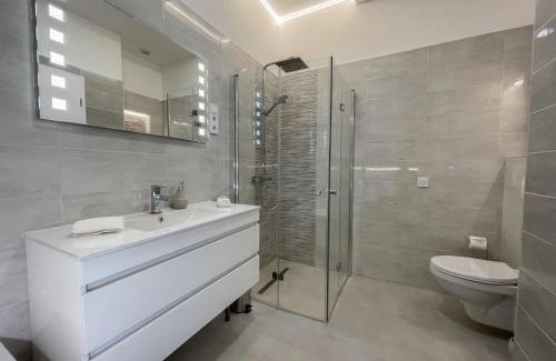 Terezvaros Apartment | Luxury Apartment Opposite Budapest Opera, Central, AC, Metro 1, Sleeps 6