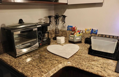 Downtown Apartment | Luxury Apartment w/KING Bed on Market Street in the Heart of Historic Frederick