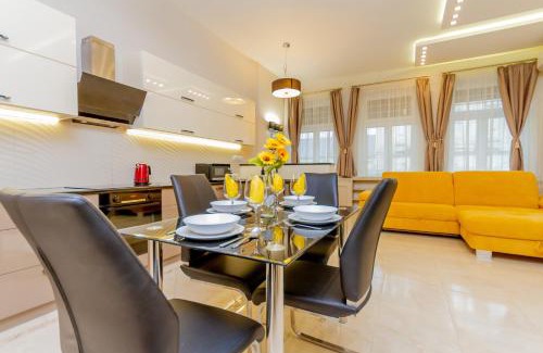 Belvaros - Lipotvaros Apartment | Luxury Apartment with balcony and sauna