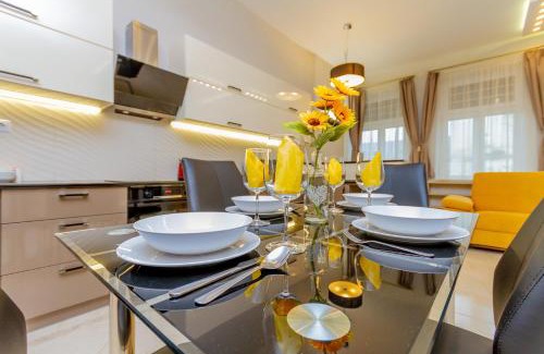 Belvaros - Lipotvaros Apartment | Luxury Apartment with balcony and sauna