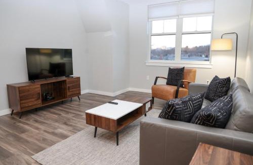 Reading Apartment | Luxury apartment with gym, steps from commuter rail #4011