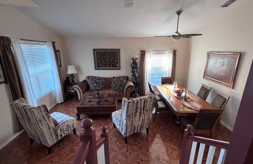 Southeast Orlando House | Luxury Apartment with Lake view