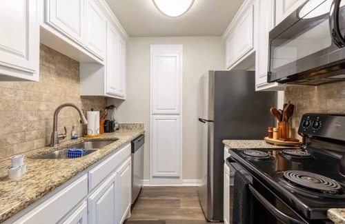 Arlington House | Luxury apartment with great amenities!