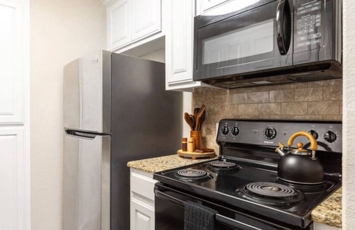Arlington House | Luxury apartment with great amenities!
