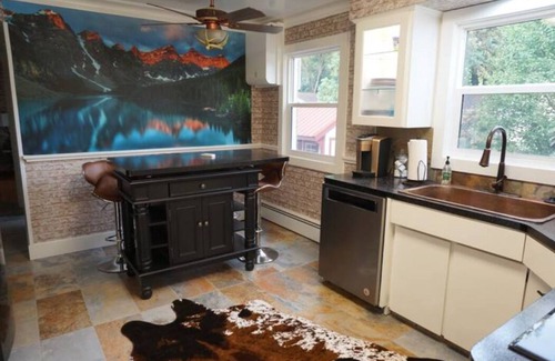 Kalamazoo Apartment | Luxury Apartment with Patio