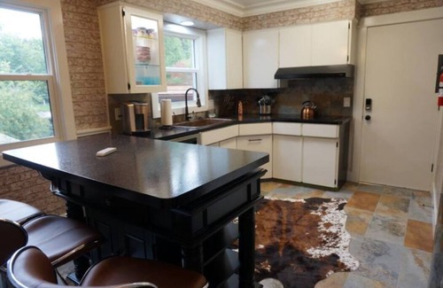 Kalamazoo Apartment | Luxury Apartment with Patio