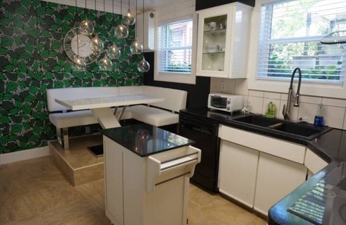 Kalamazoo Apartment | Luxury Apartment with Patio