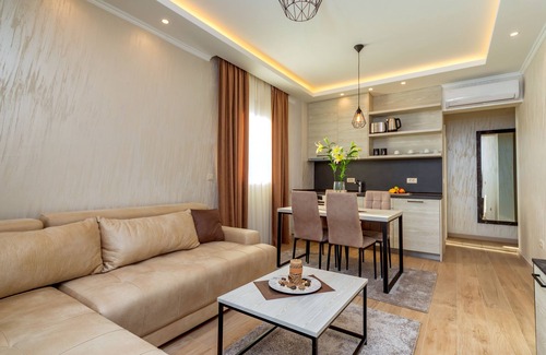 Kaluđerac Apartment | Luxury Apartments Queen - One Bedroom Apartment with Pool View