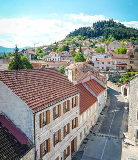 Sinj Apartment | Luxury apartments White house