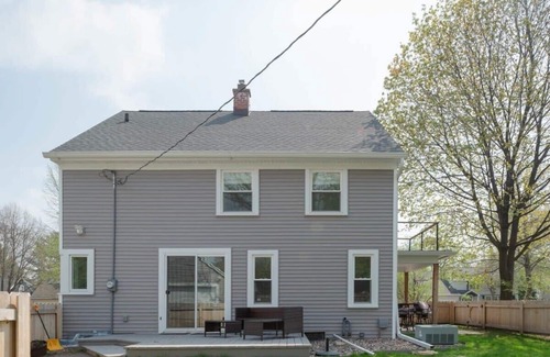 Appleton House | Luxury Appleton Home: 4 Bedrooms, BBQ & Free Parking