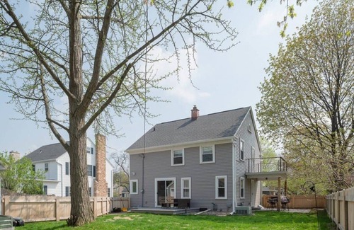 Appleton House | Luxury Appleton Home: 4 Bedrooms, BBQ & Free Parking