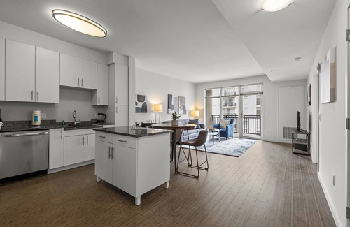 Stamford Apartment | Luxury Apt In Harbor Point with Balcony