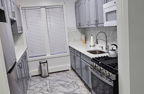 Park Versailles Apartment | LUXURY APT IN THE BRONX/CLOSE TO BRONX ZOO