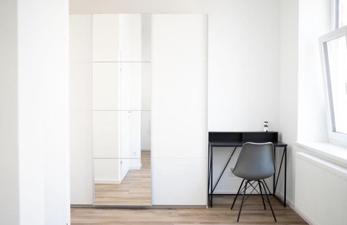 Oberdobling Apartment | Luxury Apt Overlooking Danube Canal Vienna, Austria for Families - All Supplies Included