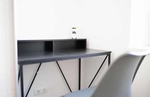 Oberdobling Apartment | Luxury Apt Overlooking Danube Canal Vienna, Austria for Families - All Supplies Included