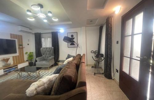 Ikeja Apartment | Luxury apt,Secure estate,Parking,10mins to Airport