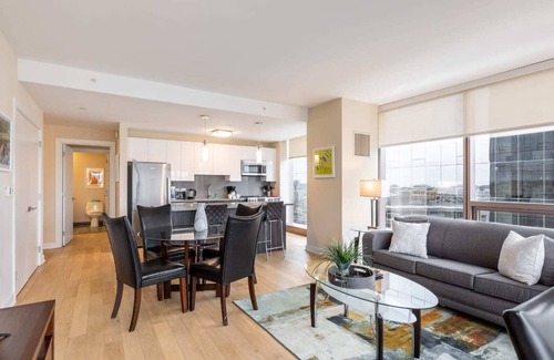 Downtown Apartment | Luxury Apt with Gym Downtown