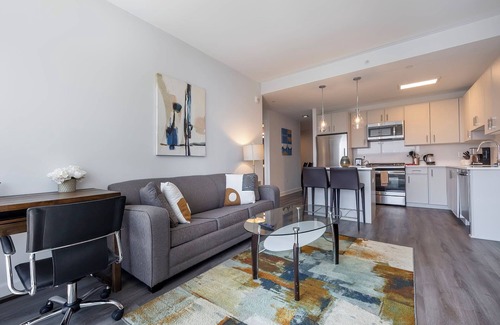 Downtown Apartment | Luxury Apt with Gym Pool
