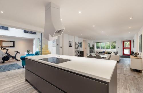 Gifford House | Luxury Architect Designed Apt 13 Mins to Royal mile