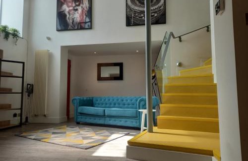 Gifford House | Luxury Architect Designed Apt 13 Mins to Royal mile