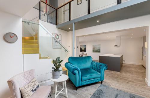 Gifford House | Luxury Architect Designed Apt 13 Mins to Royal mile
