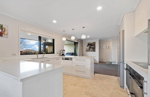Kawaha Point House | LUXURY AT GEMINI PLACE ON LAKE ROTORUA