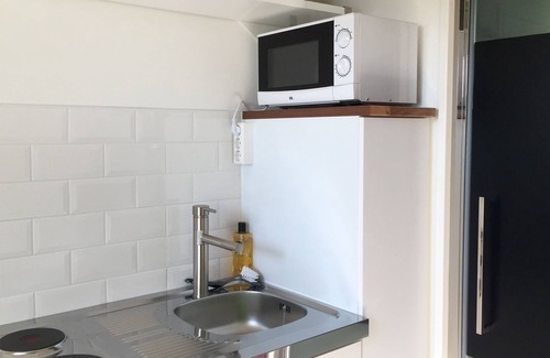Hoofddorp Bed & Breakfast | Luxury attic with private kitchen, toilet, bath, breakfast & Netflix near Schiphol